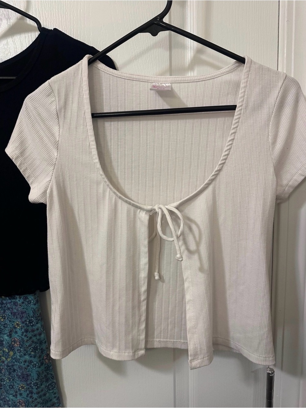 Ladies Top Bundle - Picture 3 of 6